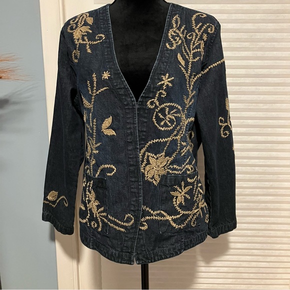 VTG Chico’s Size 2 ( standard size 10/12 ) Denim Embroidered Statement Jacket - Picture 1 of 4